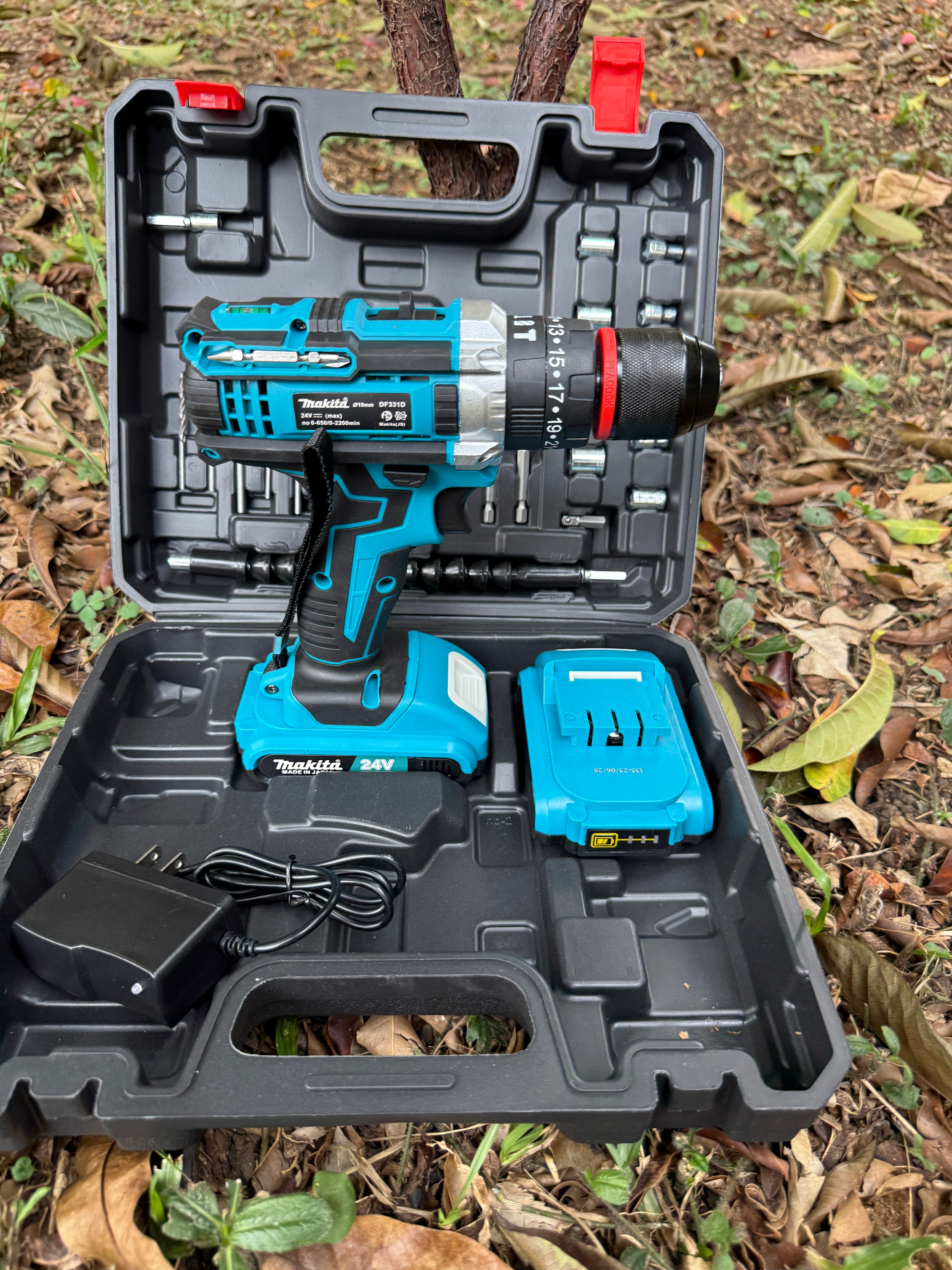 TALADRO MAKITA 24V CON ACCESORIOS