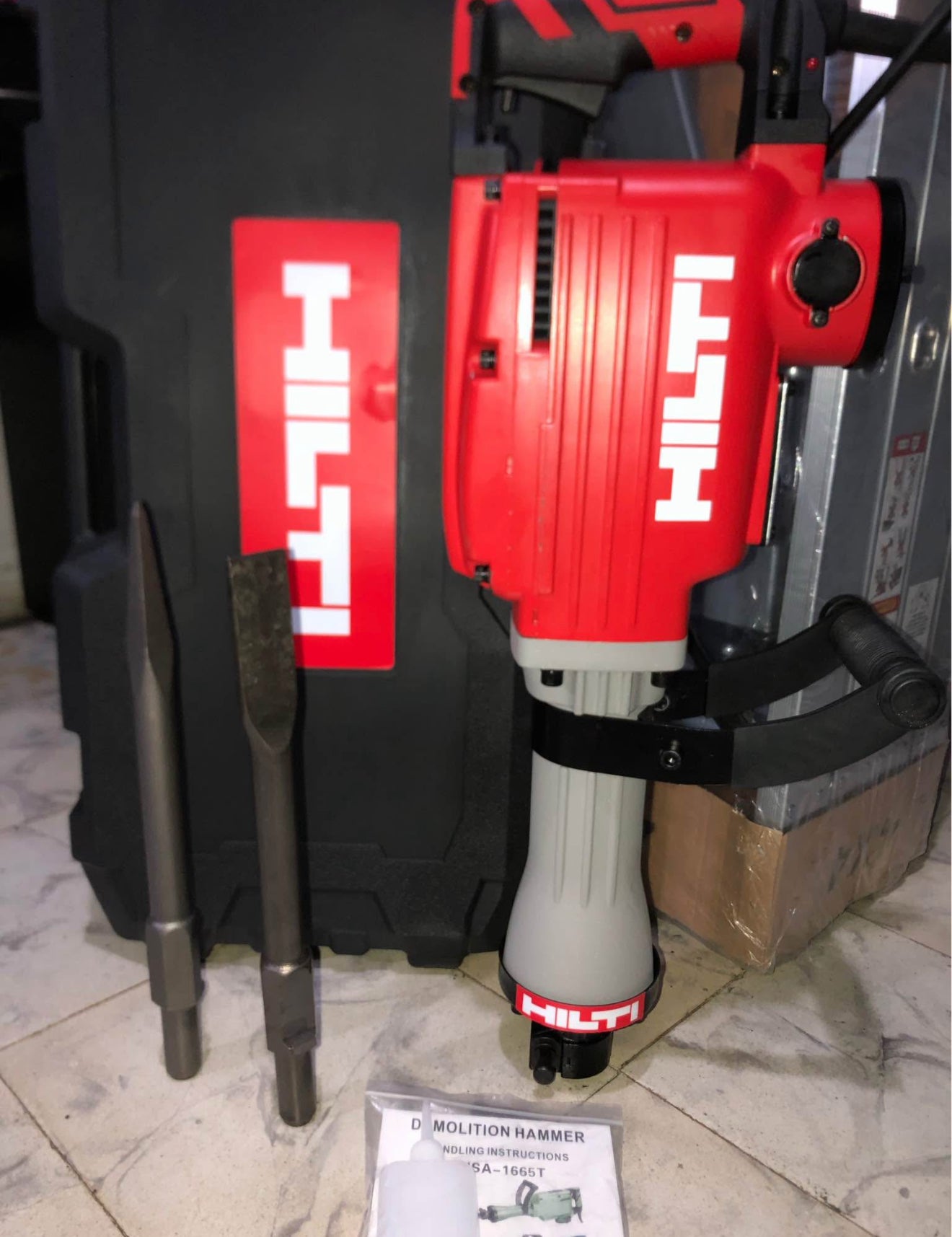 DEMOLEDOR HILTI 2000W CON CAJA PLASTICA