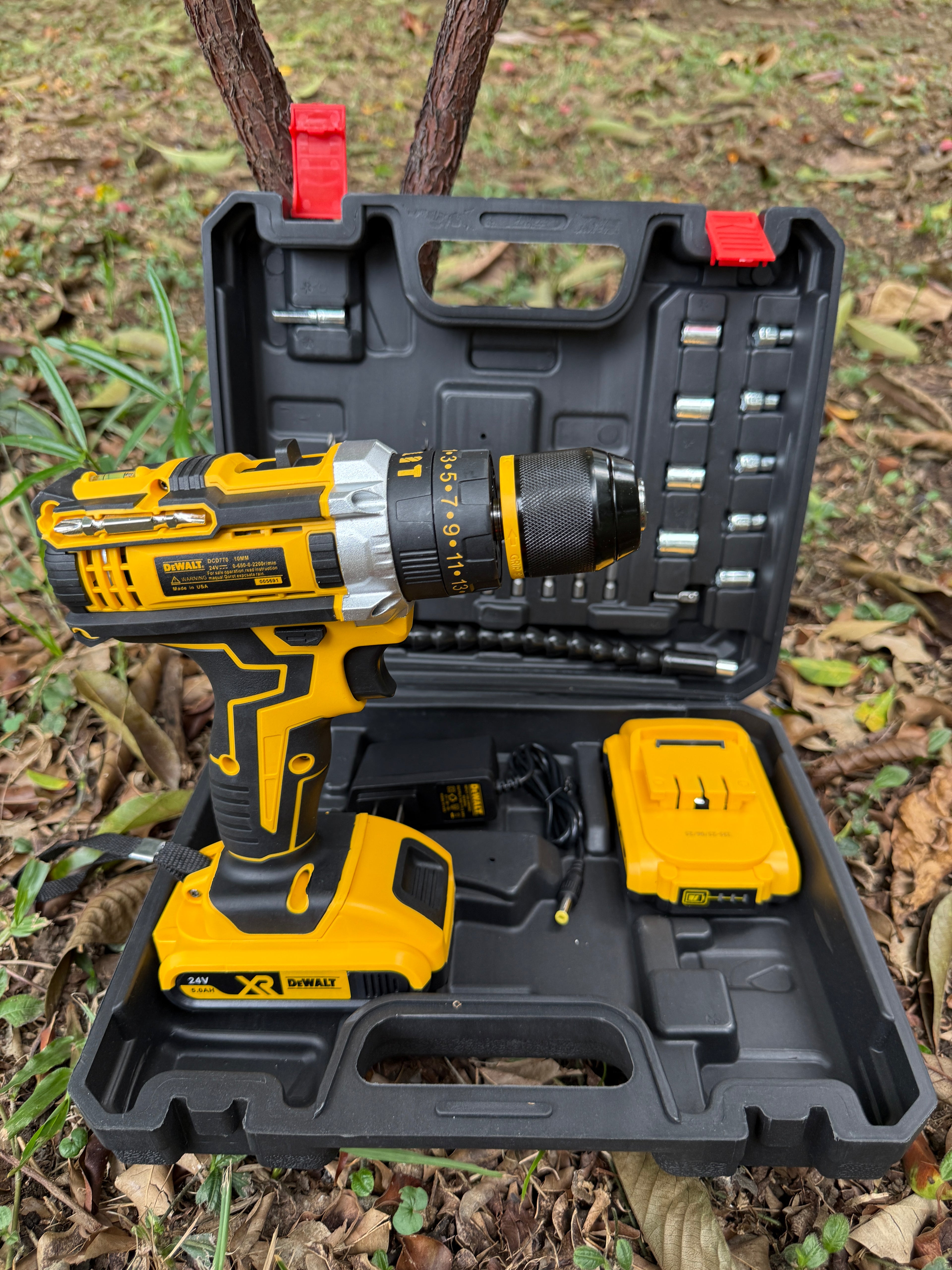 Taladro Dewalt 24v Con Accesorios