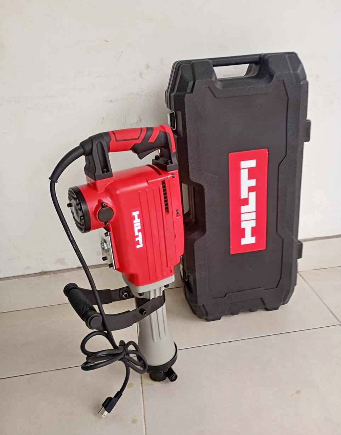 DEMOLEDOR HILTI 2000W CON CAJA PLASTICA