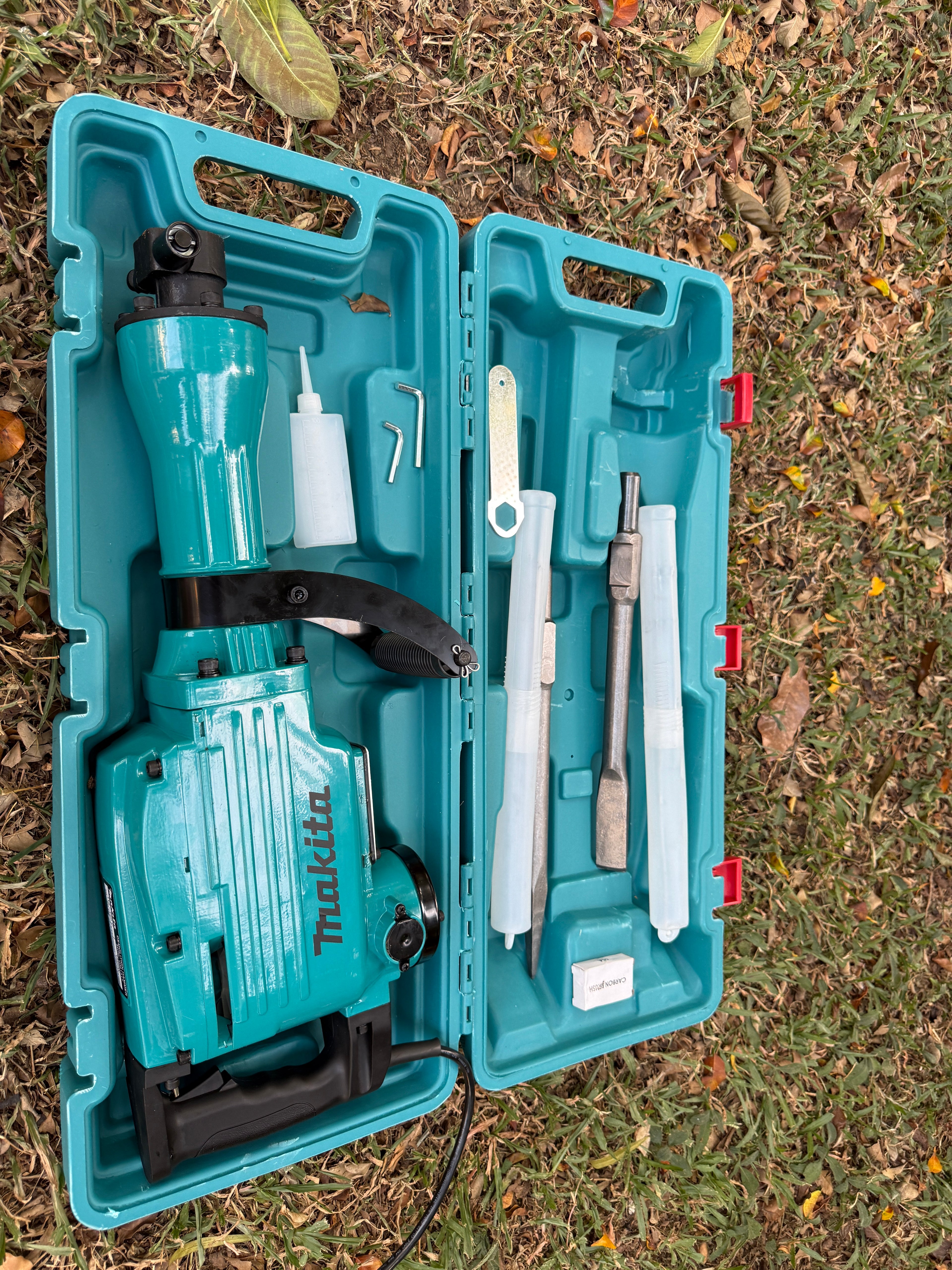DEMOLEDOR MAKITA 1500W CAJA PLASTICA