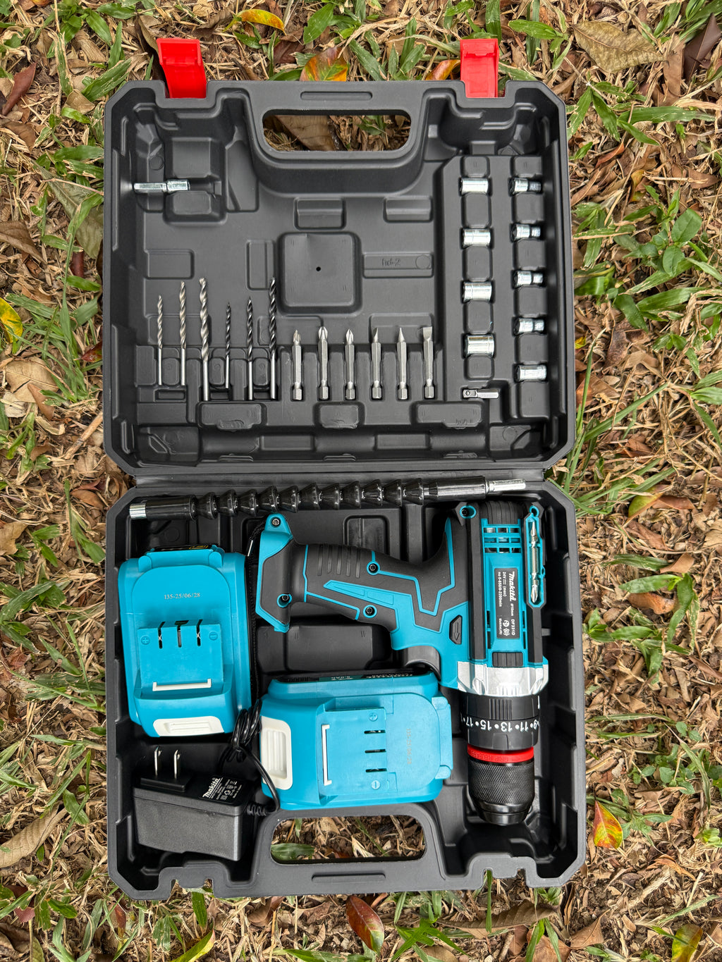 TALADRO MAKITA 24V CON ACCESORIOS