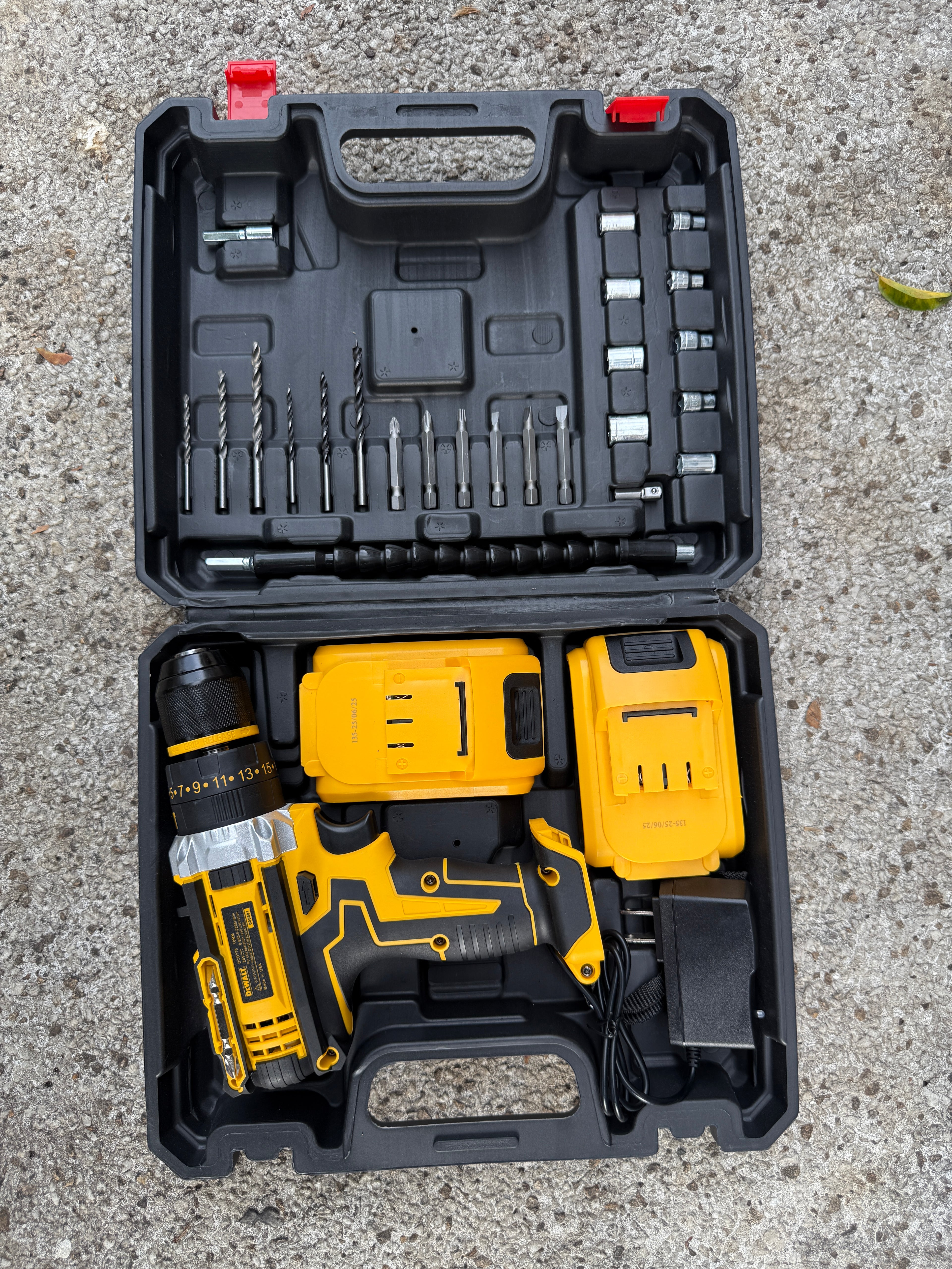 Taladro Dewalt 24v Con Accesorios